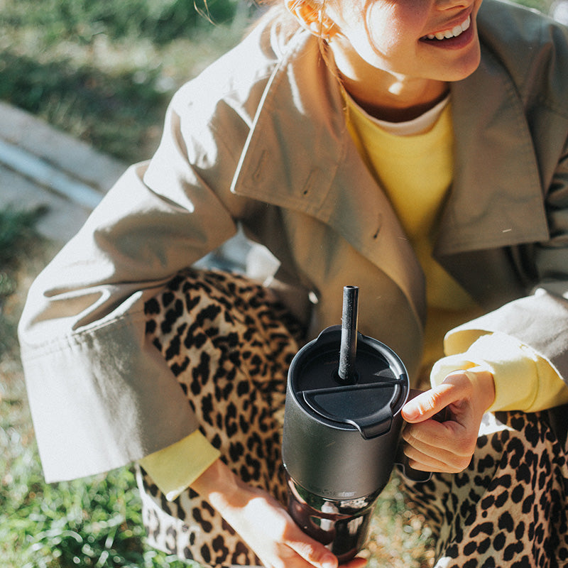26oz-rise-tumbler-with-straw-lid-p0 26oz_rise_tumbler_black_woman_topview_square.jpg