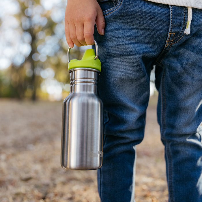 classic-kid-sippy-cap-x0 K12CNSIPPY-BS-kids_sippy_bottle_carry_lifestyle_f9e24b84-a0ae-465d-aad5-3c60c5592b7d.jpg