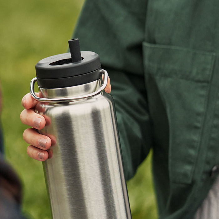 tkwide-twist-cap-with-straw-kit-l0 K32TKWSSL-BS-T-TWIST-32_oz_water_bottle_straw_cap_lifestyle_76e40be3-2488-47fa-afd0-c7d5ba075b15.jpg