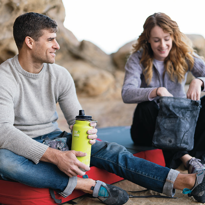 tkwide-chug-cap-b2 K32TKWSSL-JP-chug_cap_bouldering_lifestyle.jpg