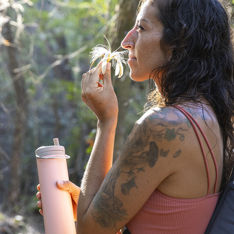20oz-tkwide-with-twist-cap-w8 tkwide_20oz_insulated_bottle_twist_woman_flower_costarica_square.jpg